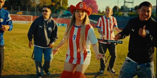 Popular / (VIDEO) ¡Marilina ya se puso la Albirroja y sacó una canción de aliento a la sele!