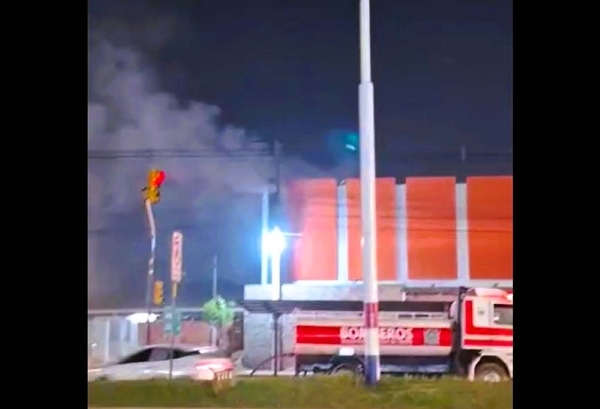 Bomberos controlan principio de incendio en súper de Limpio