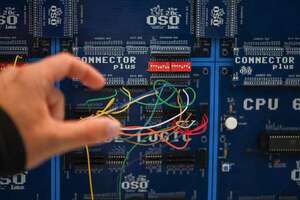 Hacktivistas en Argentina: los cybercirujas y la revolución del reciclaje electrónico  - Tecnología - ABC Color