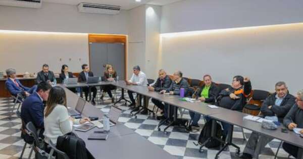 La Nación / MEF aborda con docentes la necesidad de reformar la Caja Fiscal