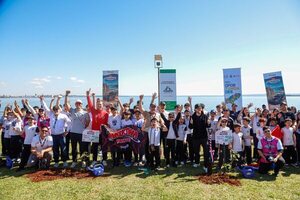 PILOTOS DEL WRC PLANTARON ÁRBOLES EN LA COSTANERA DE ENCARNACIÓN
