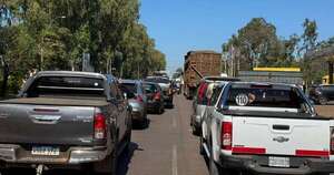 Diario HOY | Docentes bloquean ruta en cruce Villarrica-Paraguarí y amenazan con llegar a Asunción