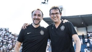 Aitor García se fue feliz de Olimpia, con dos títulos ganados