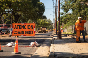 Popular / Oñembotyta temporalmente la Avda Mcal Lopez con dirección de Fernando hacia Asu.