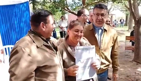 25 de Diciembre recibió la segunda entrega masiva de títulos de propiedad
