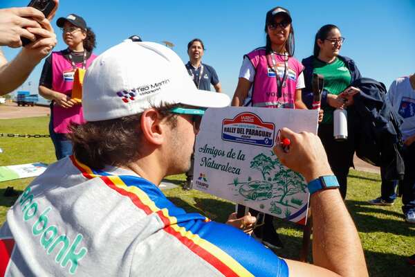 Pilotos del WRC impulsan campaña ambiental en Encarnación