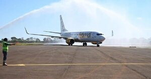 Encarnación hace historia con la llegada de su primer vuelo comercial internacional