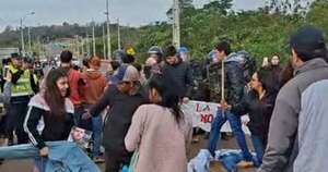 Diario HOY | Manifestación de universitarios culminó con un enfrentamiento y heridos en Villa Ygatimi