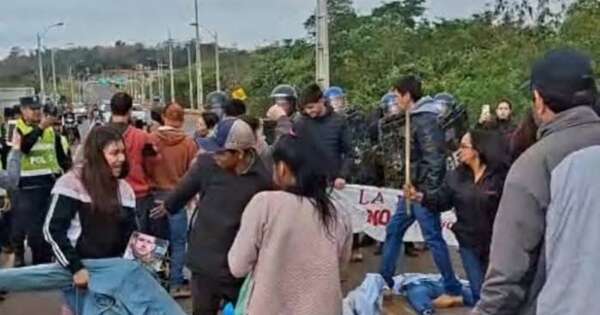Diario HOY | Manifestación de universitarios culminó con un enfrentamiento y heridos en Villa Ygatimi