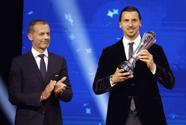 Zlatan Ibrahimović recibe el Premio Presidente de la UEFA - Fútbol Internacional - ABC Color