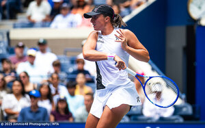 Versus / Swiatek se deja un set camino a la tercera ronda del US Open