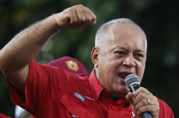 Diosdado Cabello reclama a Paraguay pago de deuda por petróleo