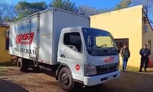 Delincuentes armados interceptan camión de encomiendas en la ruta PY02