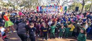 Niños disfrutan de actividades recreativas en la plaza Mariscal Estigarribia - Nacionales - ABC Color