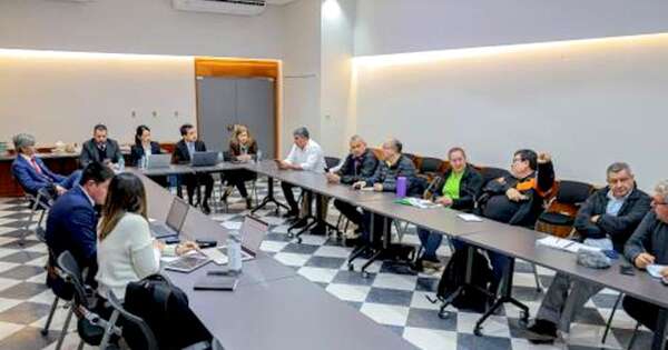 La Nación / Tratan con docentes urgencia de reforma de la caja fiscal