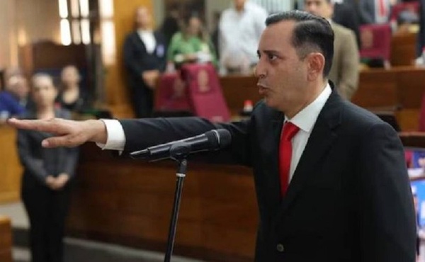 Senador Noria habría cometido «uso indebido de influencias», causal de pérdida de investidura