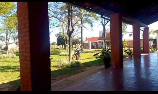 Popular / ¡Directora de cole mordió ndaje a un alumno!