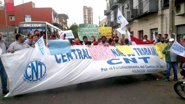 Gobierno convoca a mesa tripartita para frenar paro de transporte
