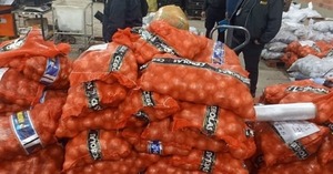 Incautan cerca de 9.000 bolsas de papa y cebolla de presunto contrabando en zona del Abasto