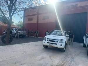 Allanan depósito donde se cargó la cocaína y llaman a declarar al exportador detenido - Policiales - ABC Color