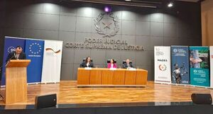 Representantes de la CSJ, MADES y Ministerio Público capacitan a operadores de justicia en servicios ambientales