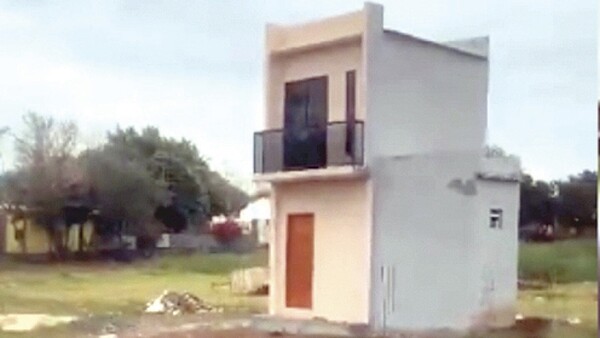 La casita "panteón" de dos pisos que de las burlas se volvió viral