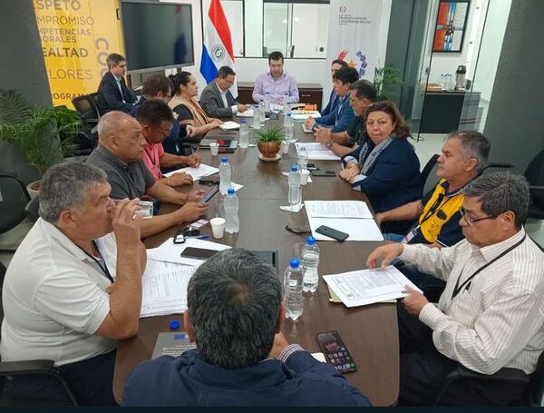 Popular / Chóferes y Viceministerio de Transporte resaltan la apertura al diálogo