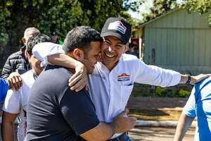 Bachi culpa a funcionarios por publicar foto de Peña con hijo de OGD - Política - ABC Color