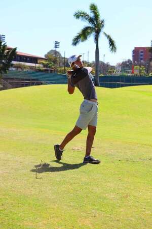 Prometedor arranque en el Junior Invitational de golf - Polideportivo - ABC Color