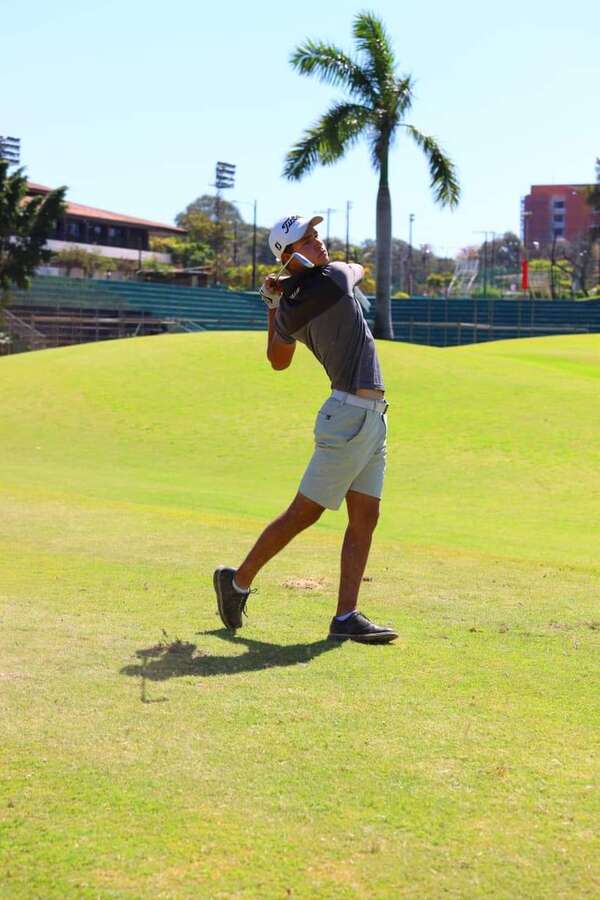 Prometedor arranque en el Junior Invitational de golf - Polideportivo - ABC Color