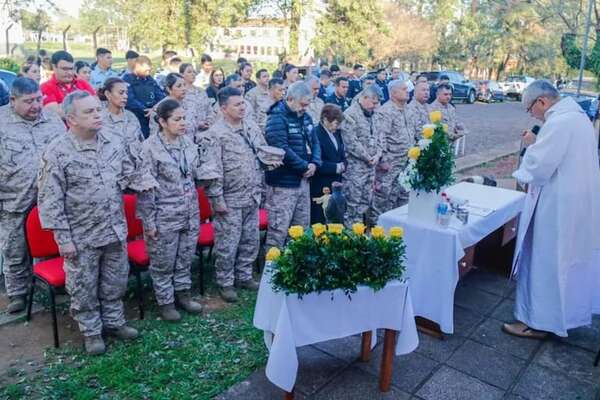 Policía celebra el día de Santa Rosa en Carmen del Paraná, en medio de gran despliegue en Itapúa - Policiales - ABC Color