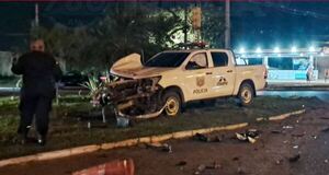 Patrullera policial protagoniza choque en Ypané y deja tres heridos