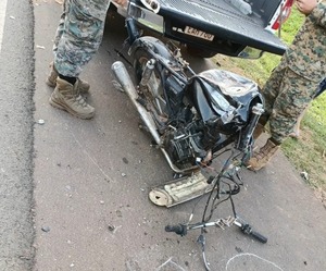 Choque entre ómnibus y motocicleta deja un adolescente fallecido - trece