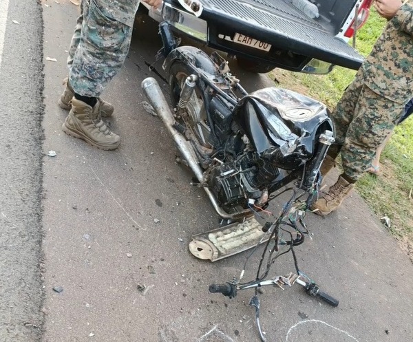 Choque entre ómnibus y motocicleta deja un adolescente fallecido - trece