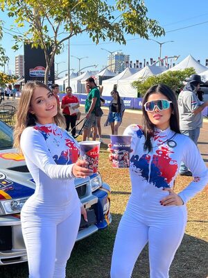 Popular / Anita Candia y Pao Ruiz Diaz, las quebranto mundial del Rally: "A los extranjeros se les cae la baba por las paraguayas"