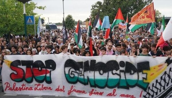 Miles de personas marchan en apoyo del pueblo palestino en el Festival de Venecia - Mundo - ABC Color