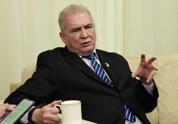 Fiscal general del Estado es coautor de libro con papá de Nenecho - Nacionales - ABC Color