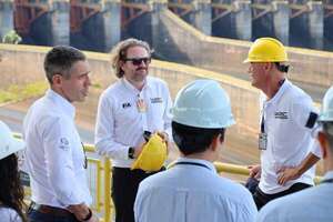 Delegación de FIA visita la Central Itaipú - Economía - ABC Color