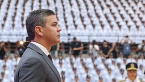 Peña saluda a policías en su día y recalca aporte en la seguridad del Rally