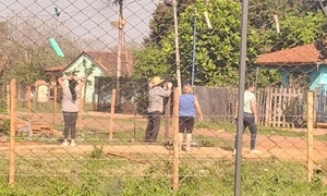 Denuncian que de nuevo se cerca una calle en Potrero Cué pese a dictamen municipal - OviedoPress