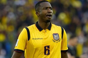 Versus / Willian Pacho, la figura de Ecuador que se rinde ante Alfaro y la Albirroja