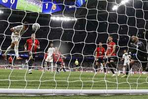 Real Madrid remonta y lidera - Fútbol Internacional - ABC Color