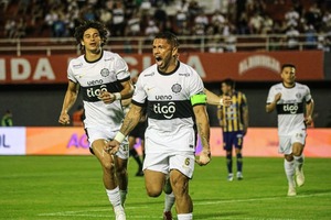 Triunfo franjeado en Ciudad del Este