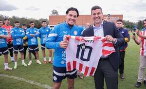 Peña prepara la lapicera por si la selección paraguaya se clasifica