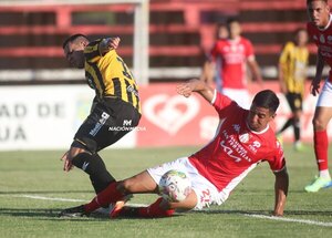 Versus / Choque de trenes con General Caballero y Guaraní en Santísima Trinidad