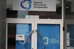 Allanan oficinas en Argentina por presuntos sobornos en agencia de discapacidad - ADN Digital