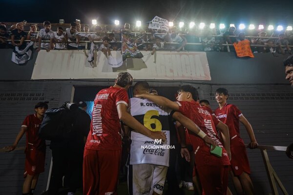 Versus / El público de Olimpia ovacionó a Richard Ortiz en Ciudad Del Este