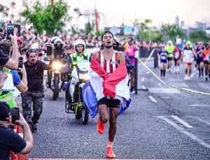 Versus / ¡Derlys Ayala se consagra campeón sudamericano de Maratón!