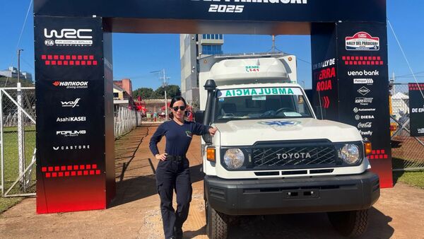 Paramédica sexy es sensación en Rally: "Me piden que les tome la presión"