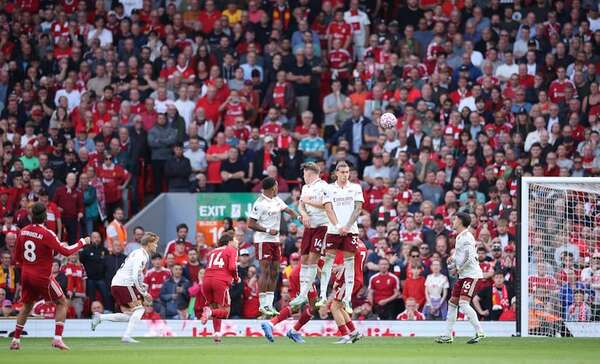 Golazo de Szoboszlai da la victoria al Liverpool sobre el Arsenal - Fútbol Internacional - ABC Color